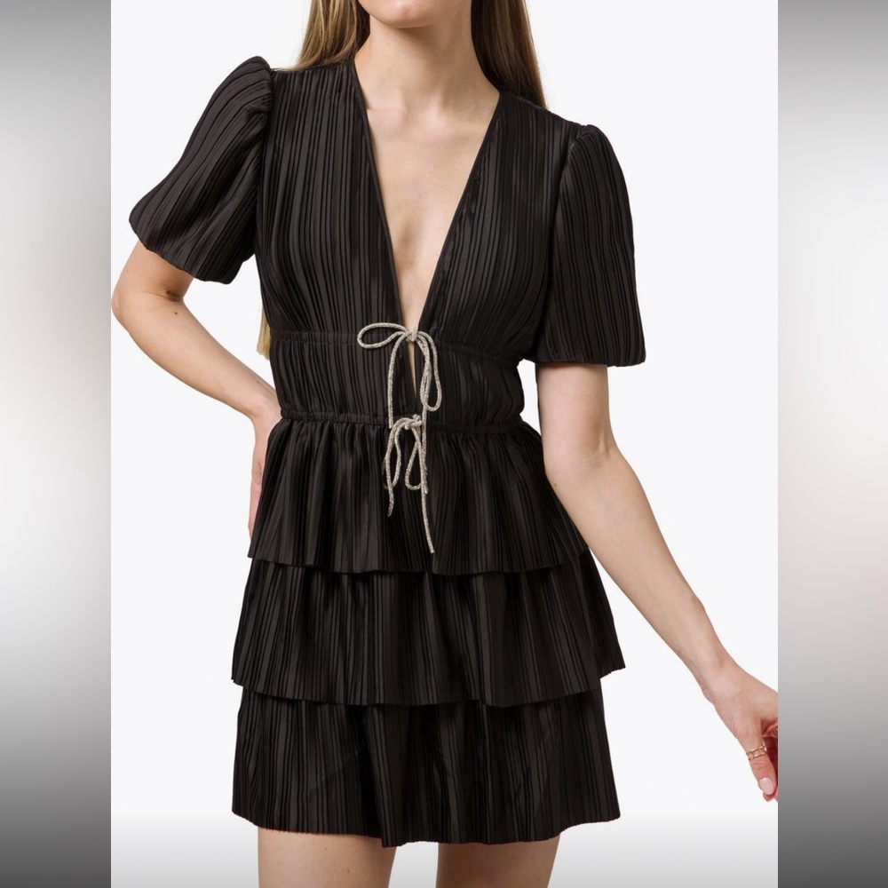 [NWT] Wayf Pleated Tiered Dress